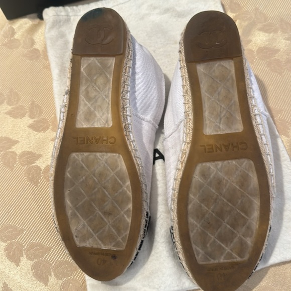 Chanel White Canvas Espadrilles With Black Toe Cap. EU 40. - Picture 4 of 8